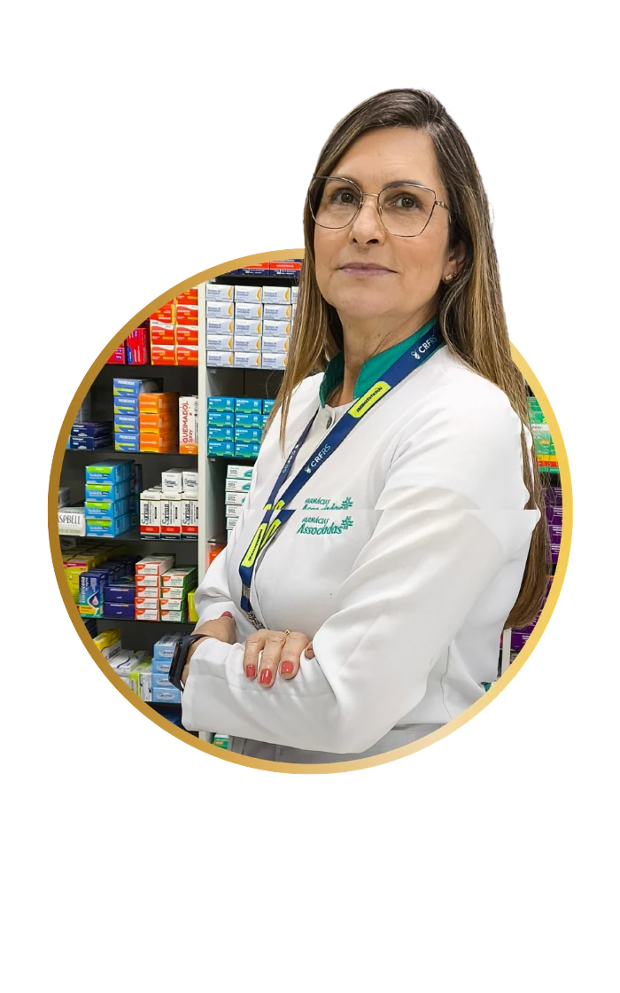 Farmacêutica apresentando o protocolo